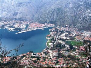Pogled na grad Kotor sa vrha Vrmca